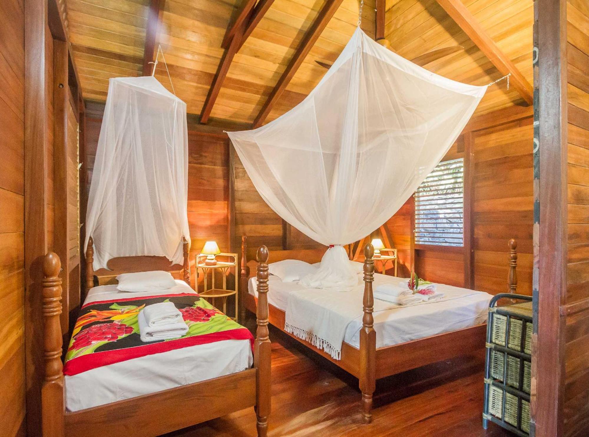 Ecolodges Karet Deshaies Esterno foto