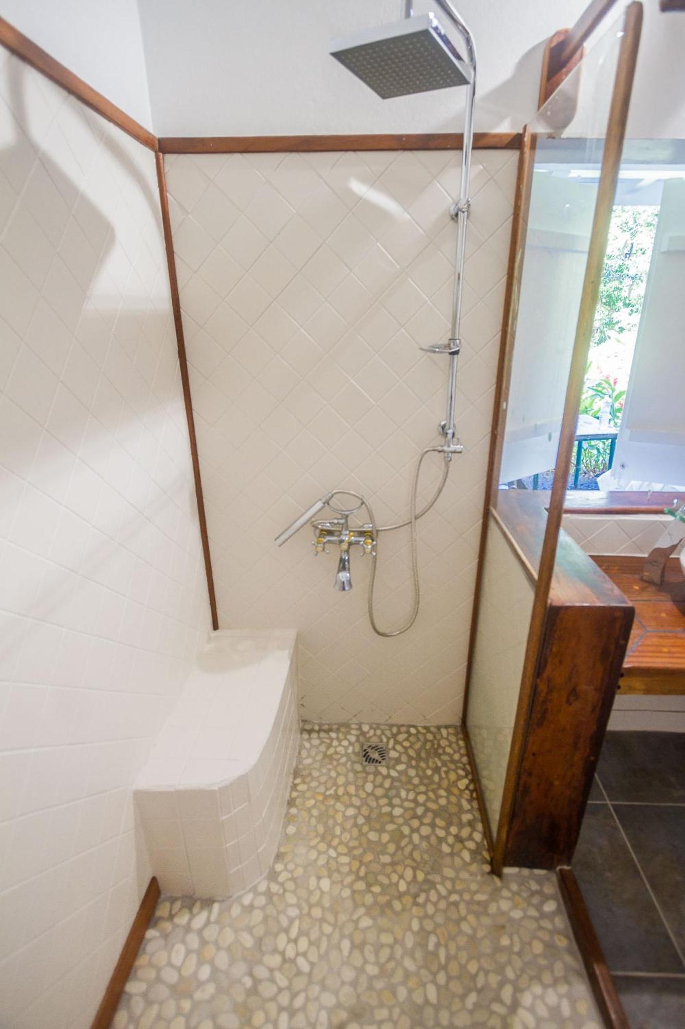 Ecolodges Karet Deshaies Esterno foto
