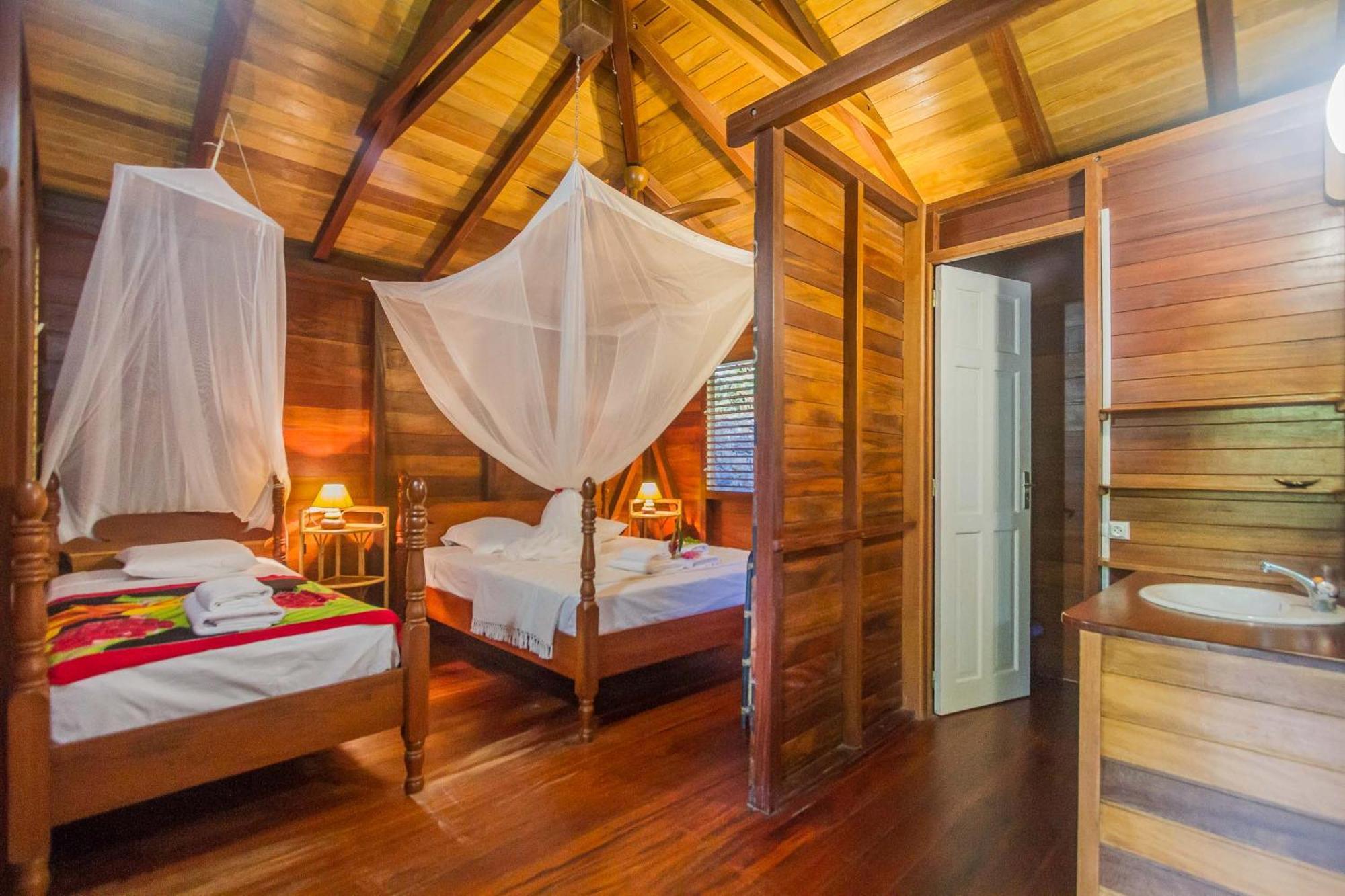 Ecolodges Karet Deshaies Esterno foto