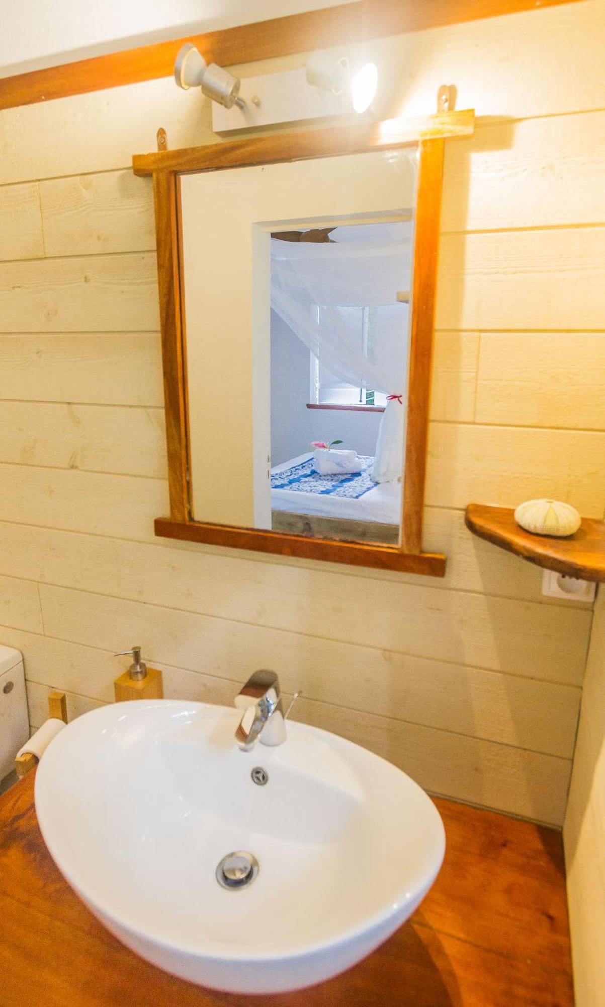 Ecolodges Karet Deshaies Esterno foto