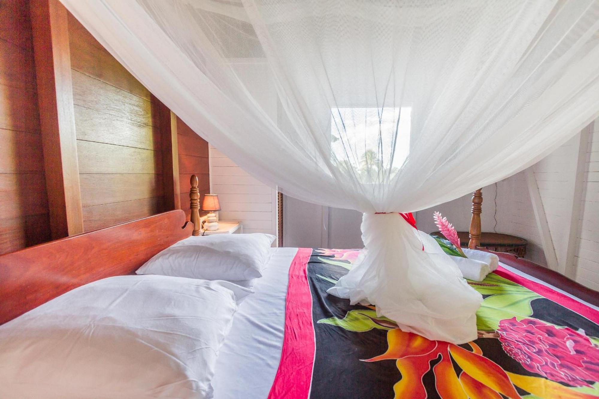 Ecolodges Karet Deshaies Esterno foto