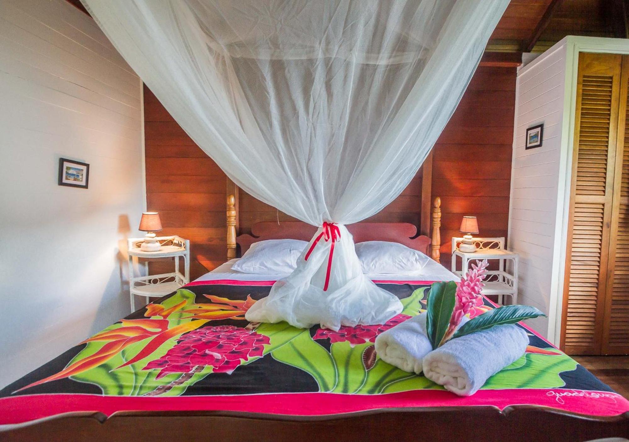 Ecolodges Karet Deshaies Esterno foto